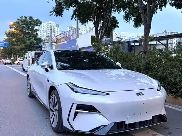 Geely Galaxy E8 2024