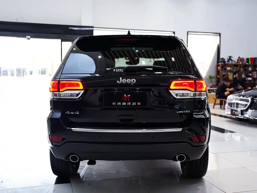 Jeep Grand Cherokee 2020 — фото 17