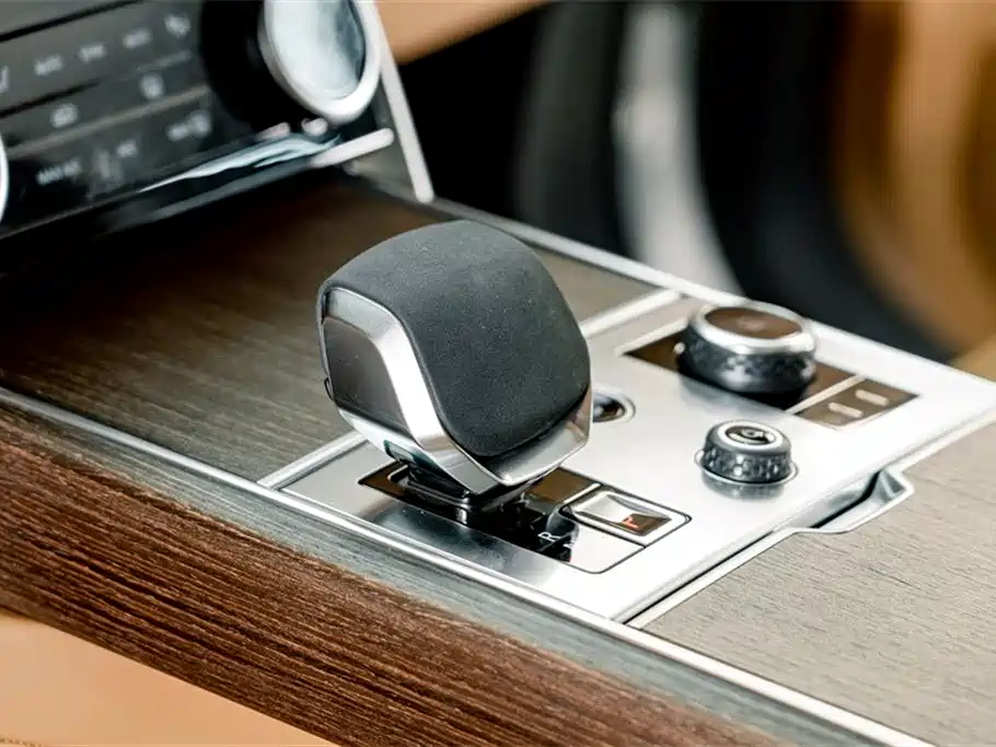Land Rover Range Rover 2023 — фото 17