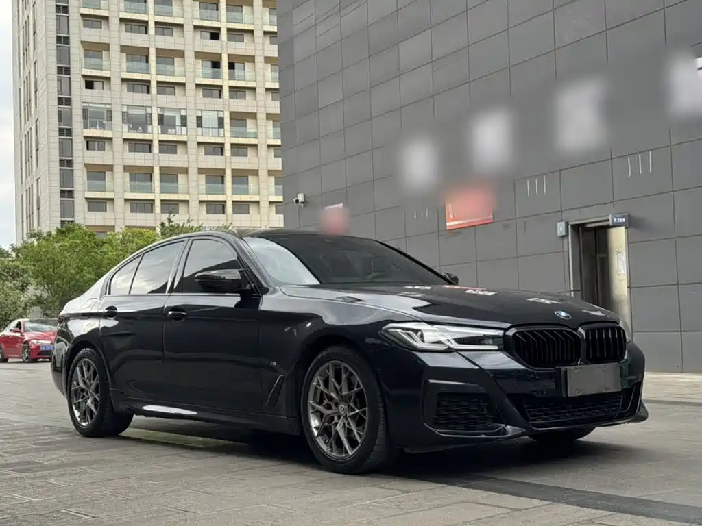 BMW 5 Series 2022 — фото 13