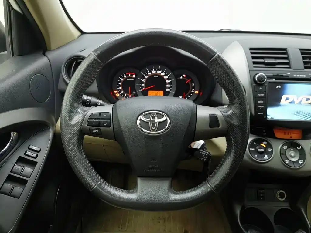 Toyota RAV4 2012 — фото 11