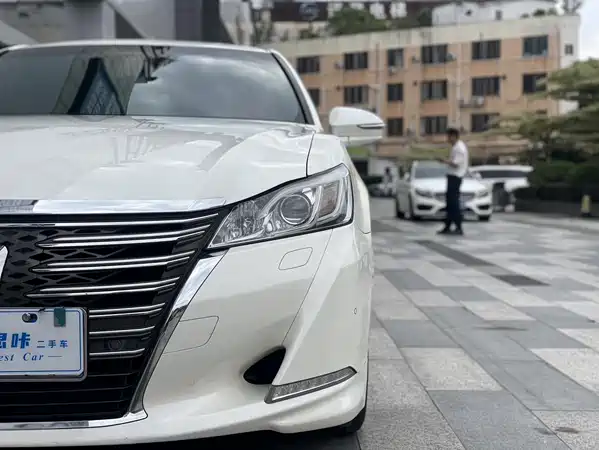 Toyota Crown 2016