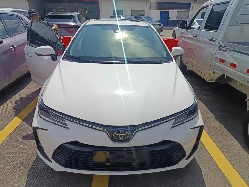Toyota Corolla 2022 — фото 2