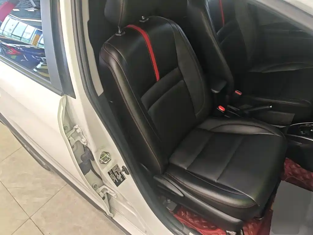 Toyota Yaris L 2020 — фото 25