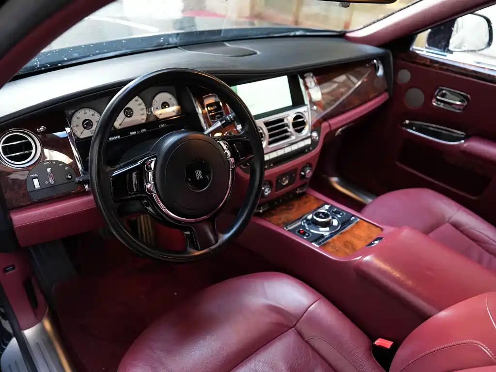 Rolls-Royce Ghost 2015 — фото 21