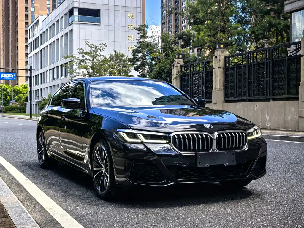 BMW 5 Series 2022 — фото 3