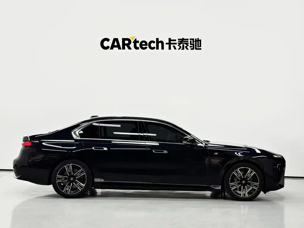 BMW i7 2025 — фото 4