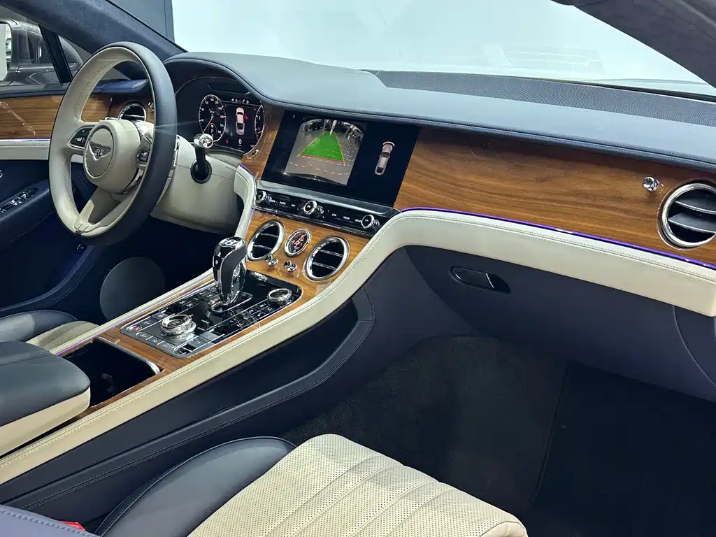 Bentley Continental 2021 — фото 10