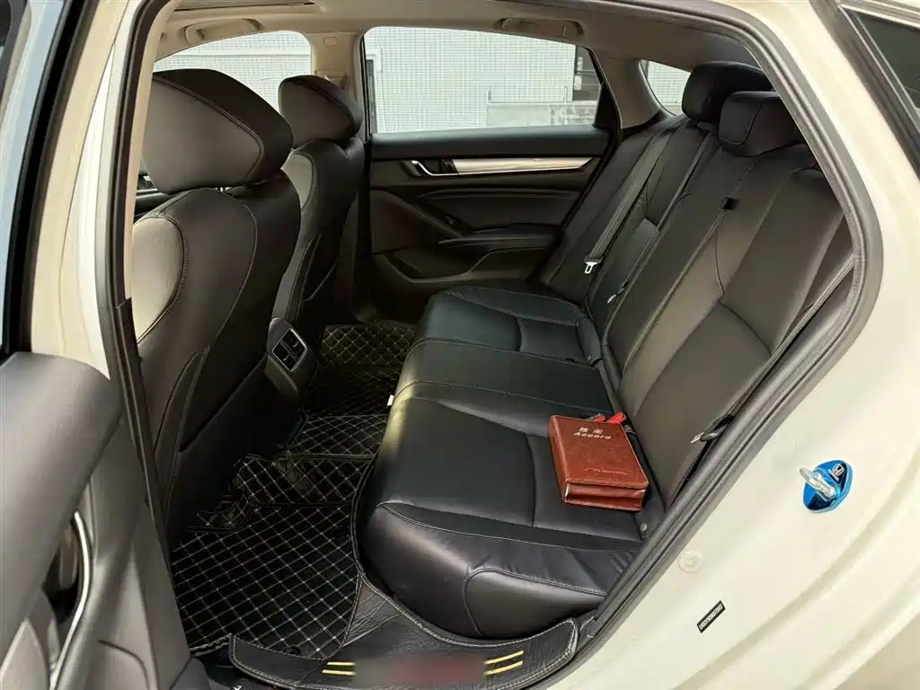 Honda Accord 2019 — фото 10