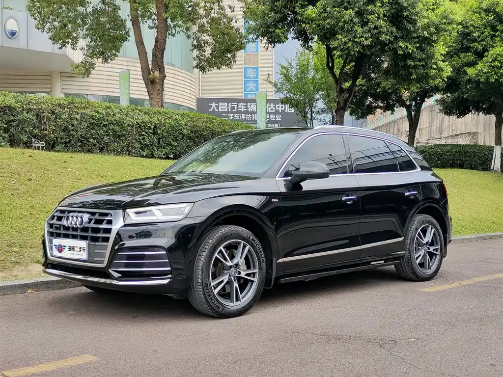 Audi Q5L 2019 — фото 1