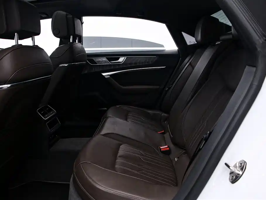 Audi A7L 2025 — фото 14