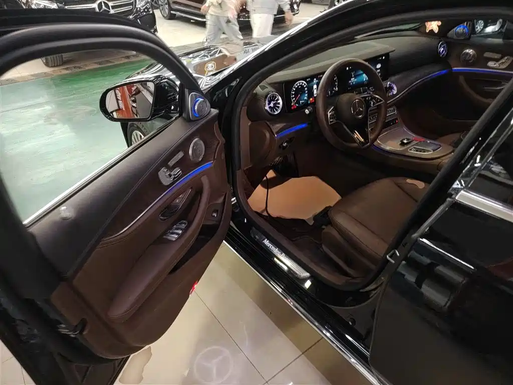 Mercedes-Benz E-Class 2020 — фото 16