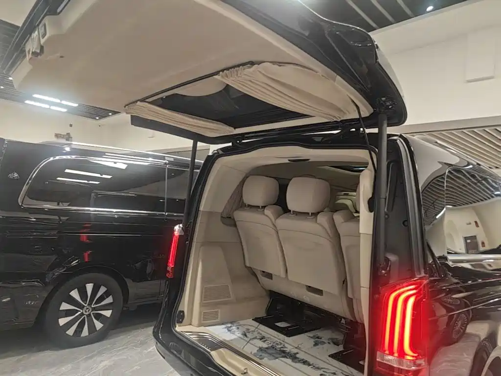 Mercedes-Benz V-Class 2024 — фото 15