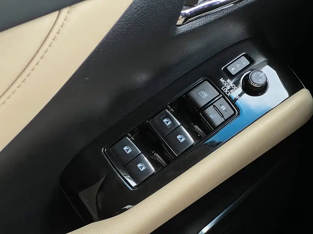 Toyota Alphard 2021 — фото 21