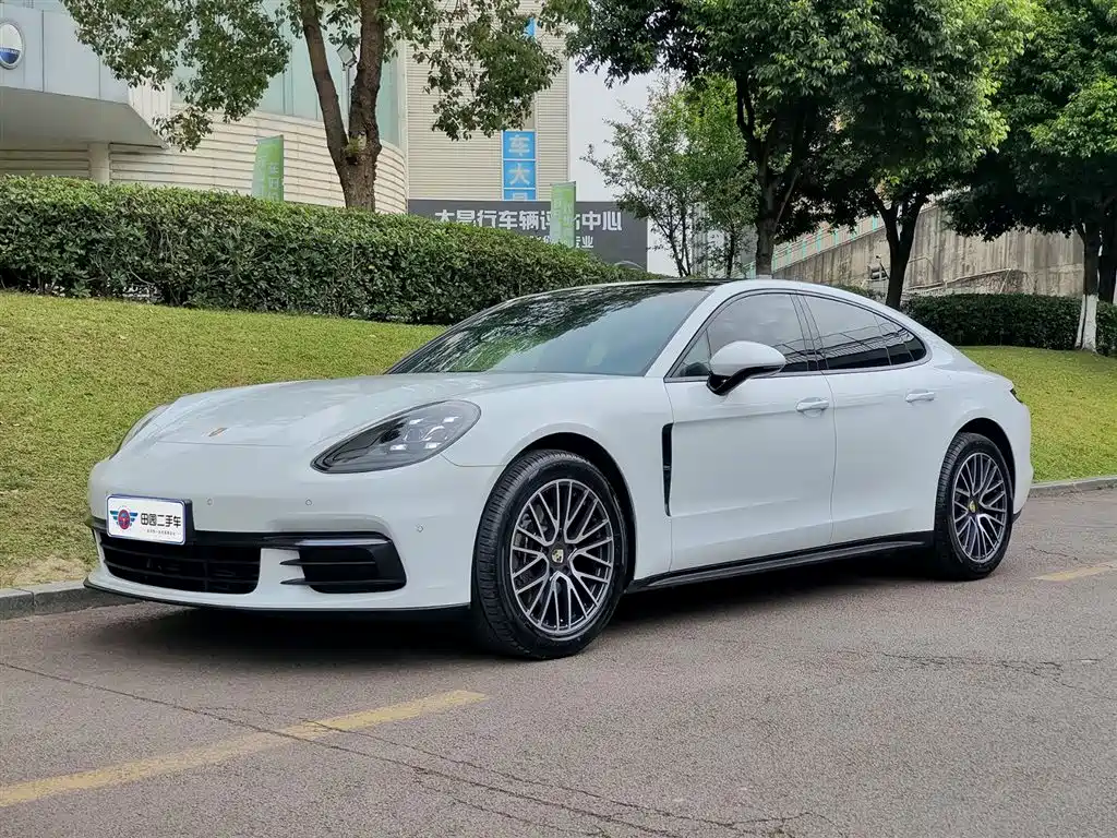Porsche Panamera 2018 — фото 1