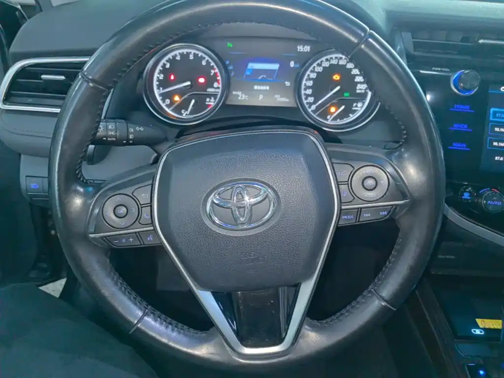 Toyota Camry 2019 — фото 11