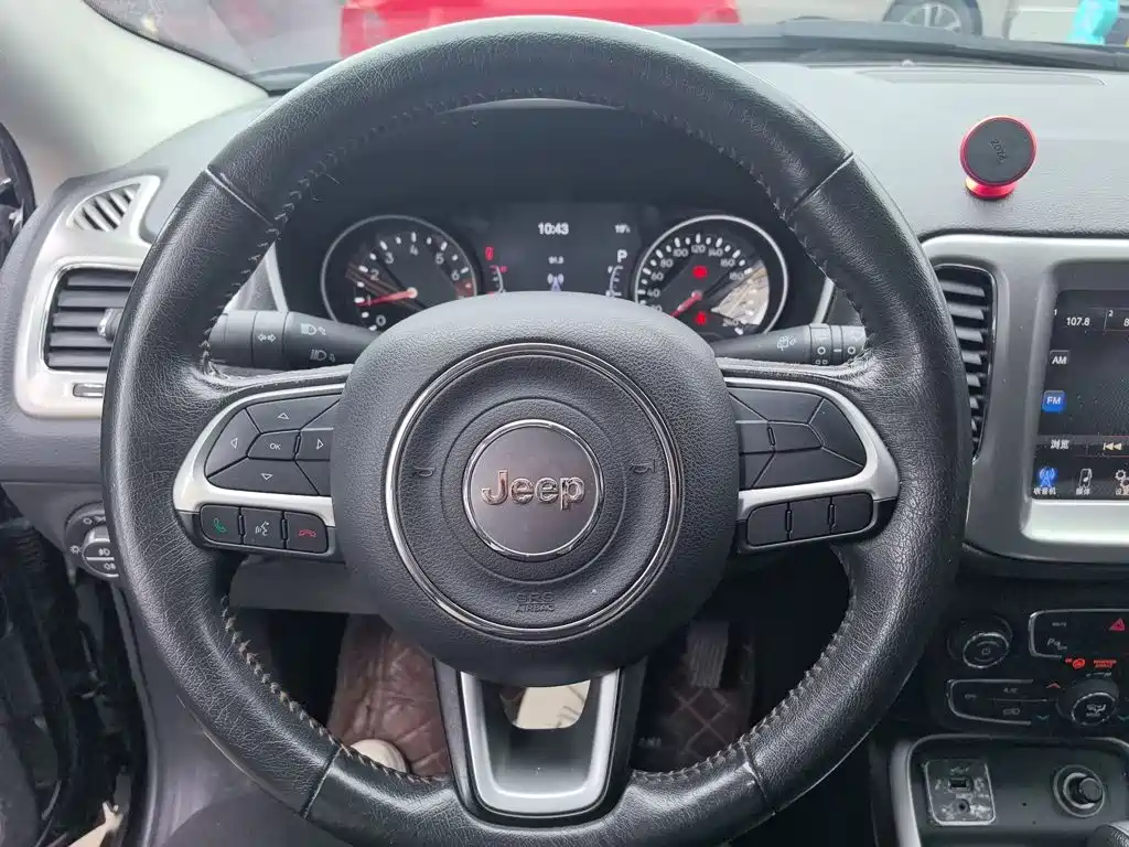 Jeep Compass 2017 — фото 11