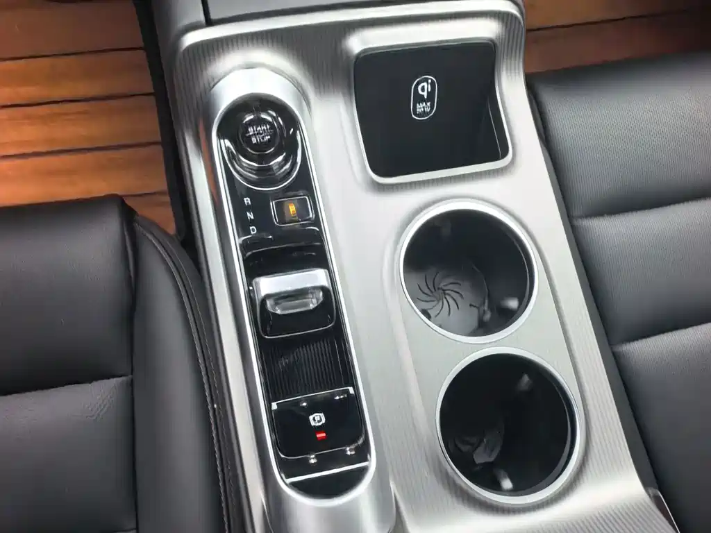 GAC Trumpchi E8 PHEV 2024 — фото 10