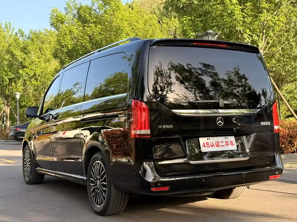 Mercedes-Benz V-Class 2020 — фото 27