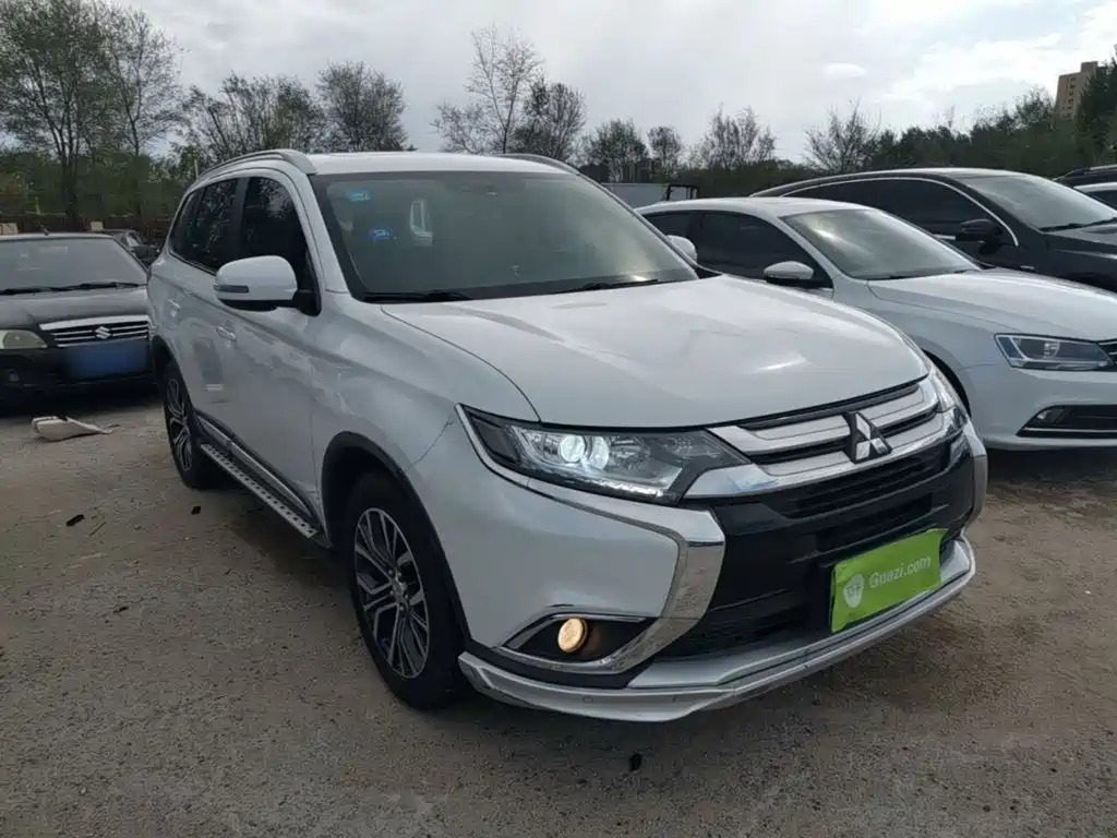 Mitsubishi Outlander 2017 — фото 22