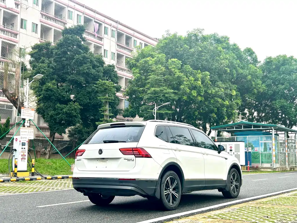 Volkswagen Tiguan L 2017 — фото 7