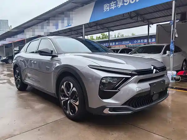 Citroën Versailles C5 X 2025