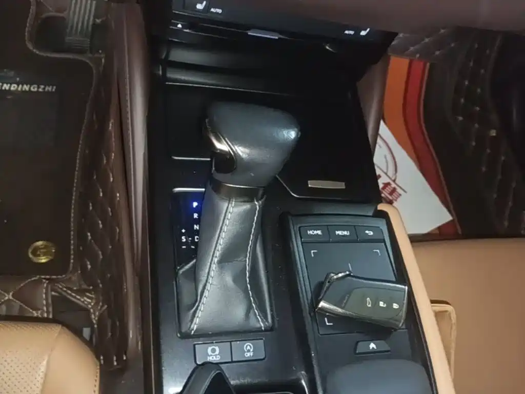 Lexus ES 2020 — фото 14
