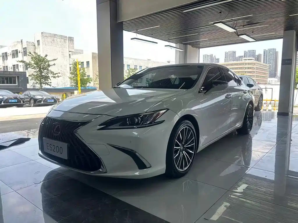 Lexus ES 2023 — фото 1