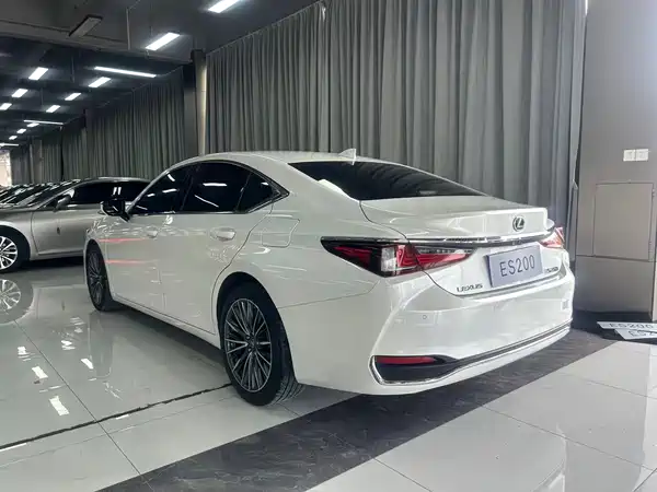 Lexus ES 2023