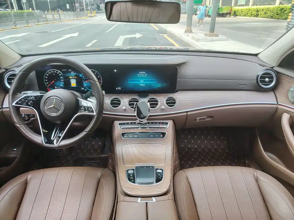 Mercedes-Benz E-Class 2021 — фото 12