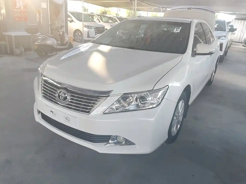Toyota Camry 2014 — фото 1