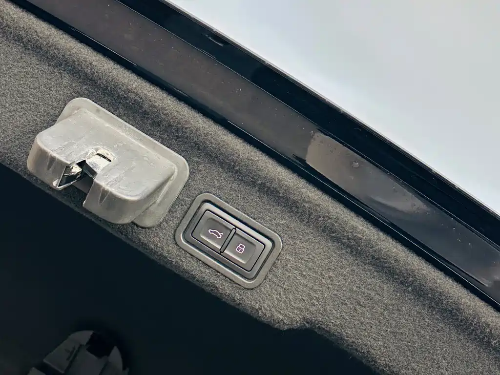 Audi A8 2015 — фото 27