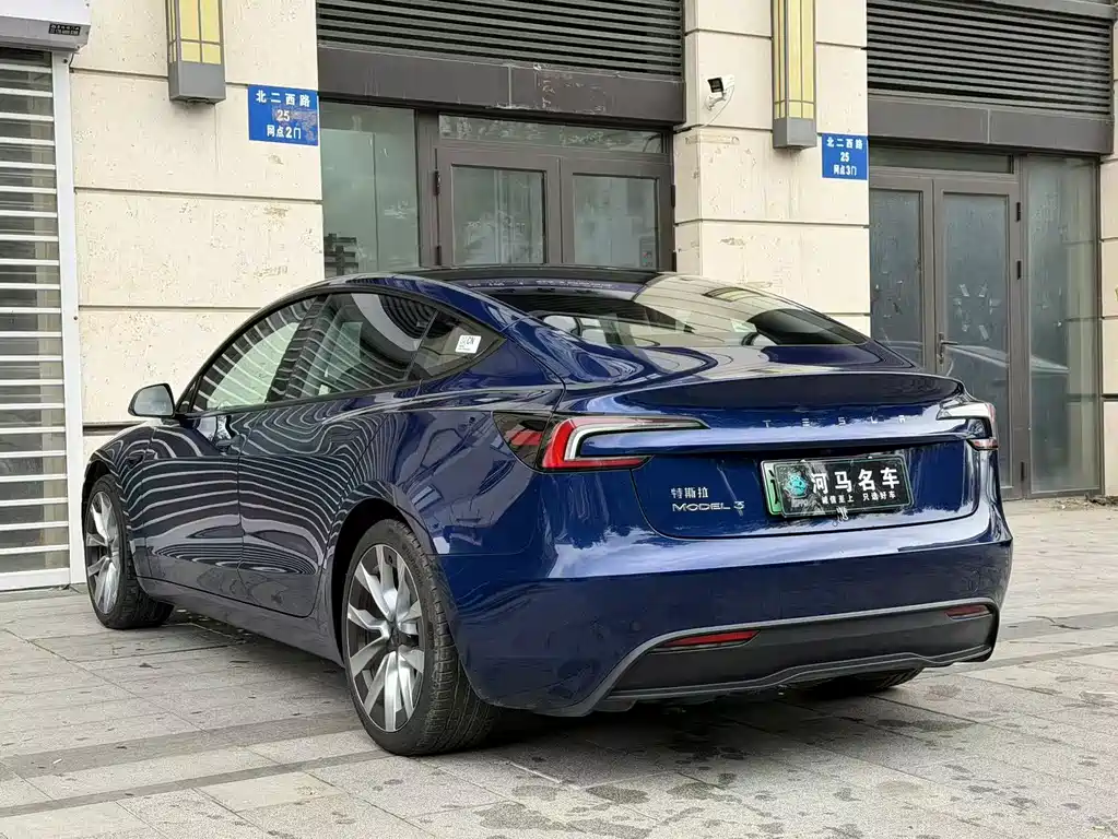 Tesla Model 3 2025 — фото 13
