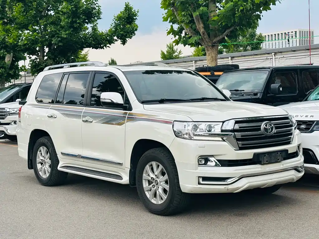 Toyota Land Cruiser 2017 — фото 3