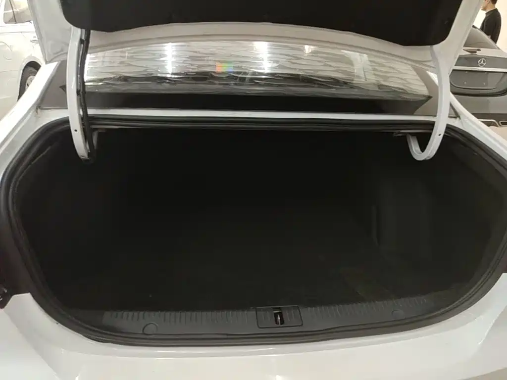 Roewe i6 Classic 2018 — фото 19