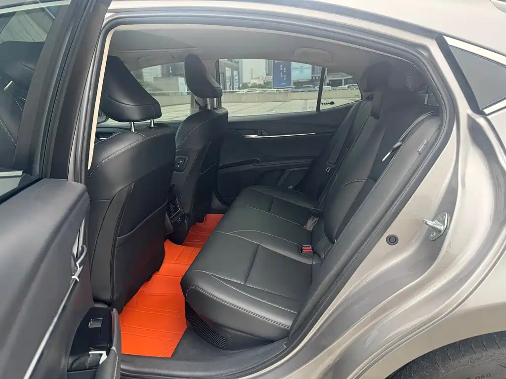 Toyota Camry 2025 — фото 10