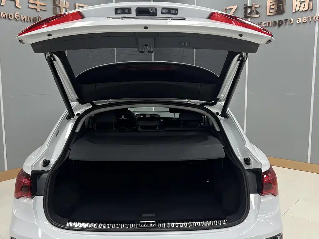 Audi Q3 Sportback 2022 — фото 13