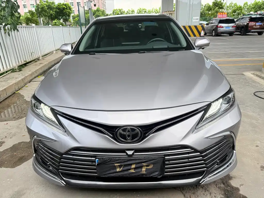 Toyota Camry 2021 — фото 2