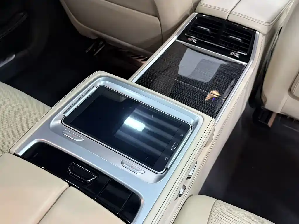 BMW 7 Series 2018 — фото 18