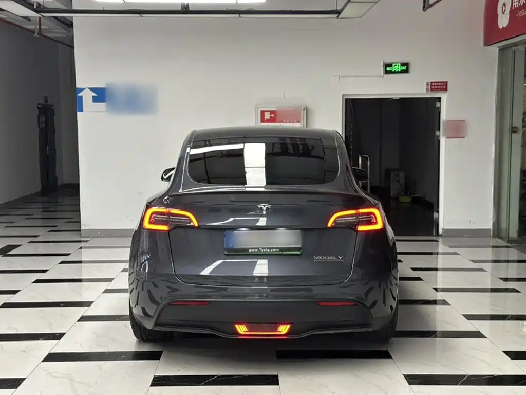 Tesla Model Y 2023 — фото 17