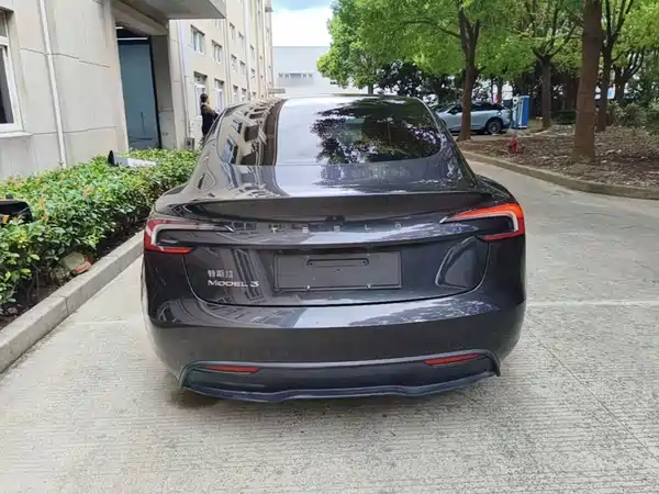 Tesla Model 3 2024