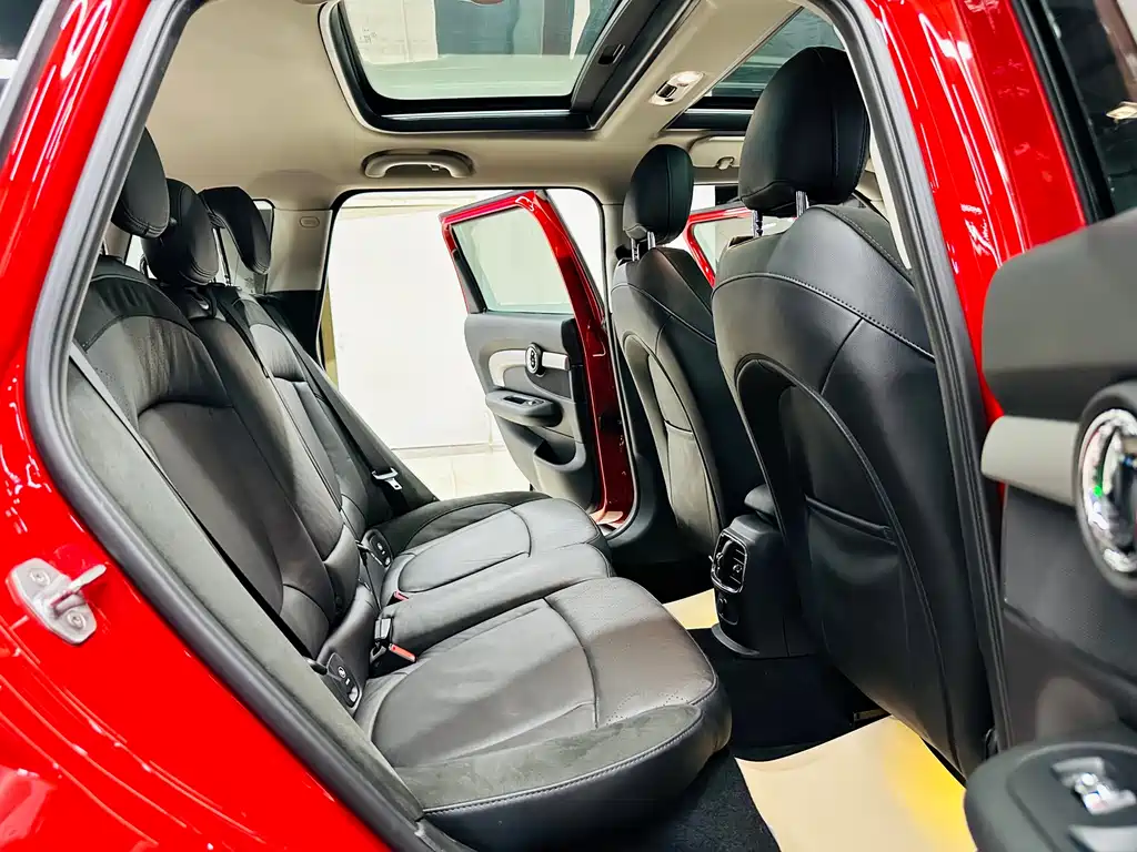 MINI Clubman 2018 — фото 23