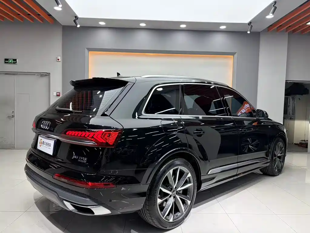 Audi Q7 2023 — фото 4