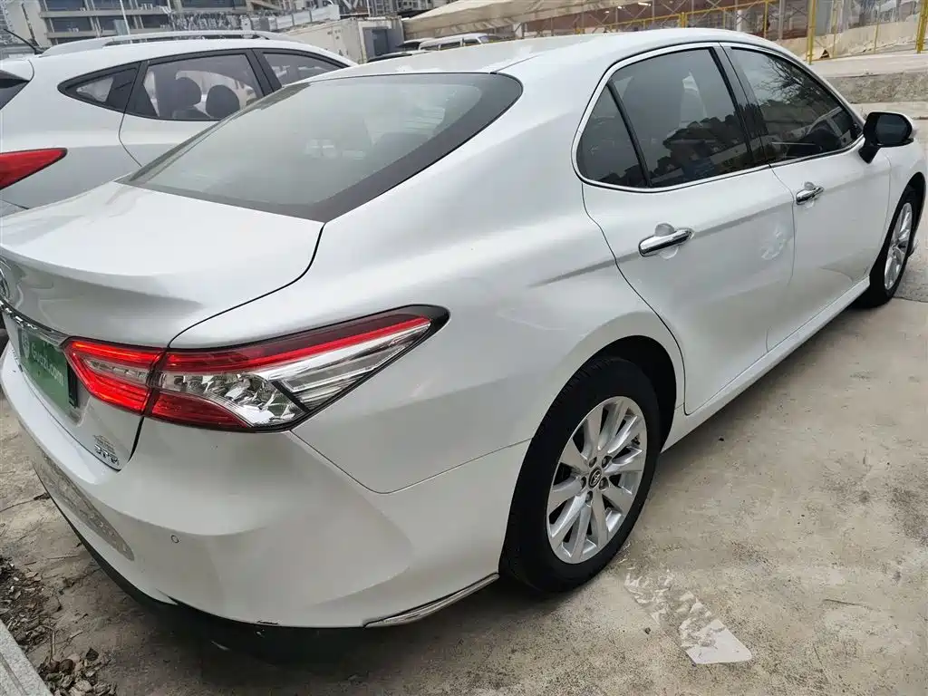 Toyota Camry 2020 — фото 7