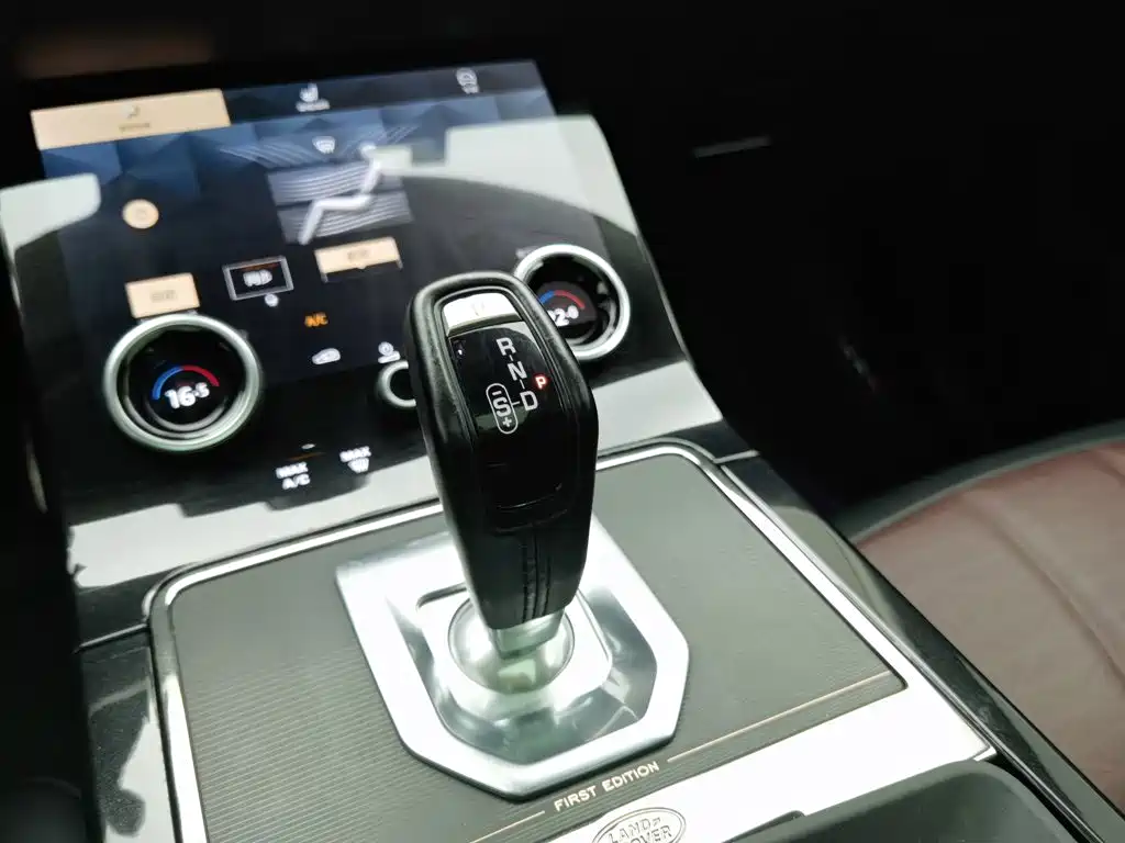 Land Rover Range Rover Evoque 2022 — фото 13