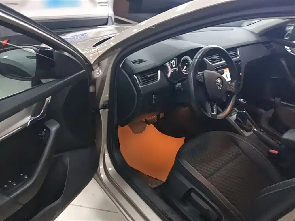 Skoda Octavia 2019 — фото 16