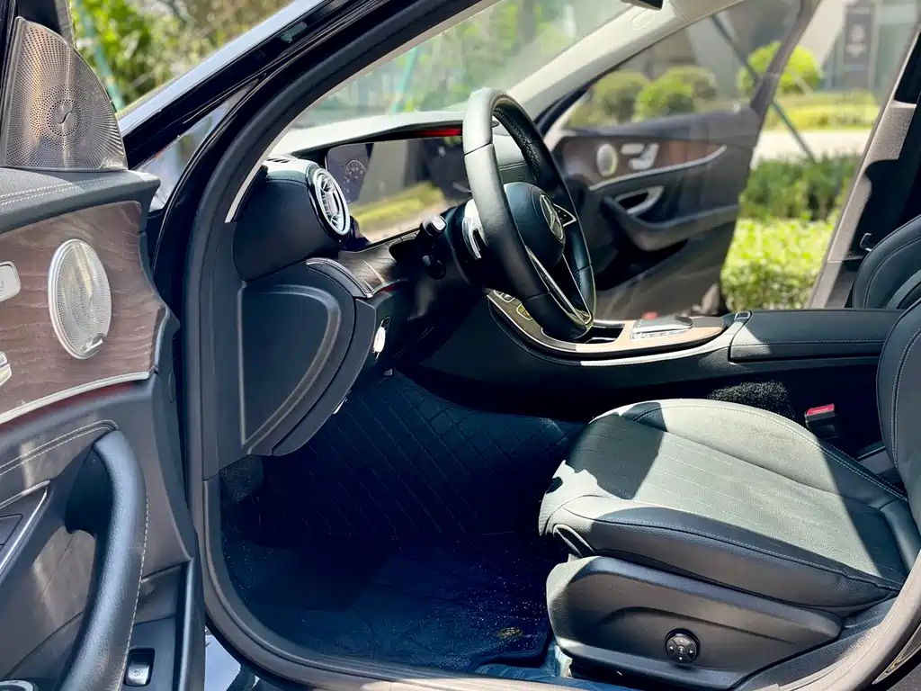 Mercedes-Benz E-Class 2021 — фото 15
