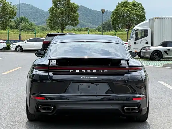 Porsche Panamera 2025