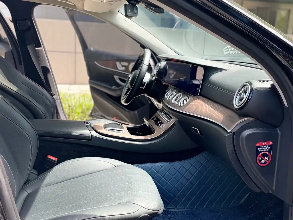Mercedes-Benz E-Class 2021 — фото 20