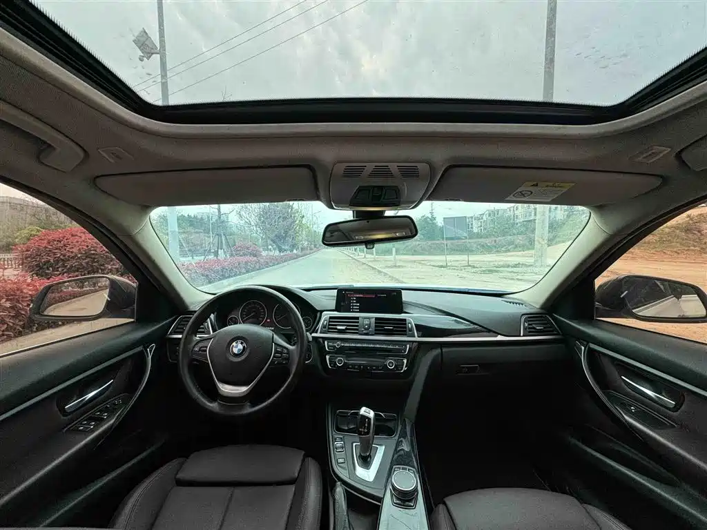 BMW 3 Series 2019 — фото 11